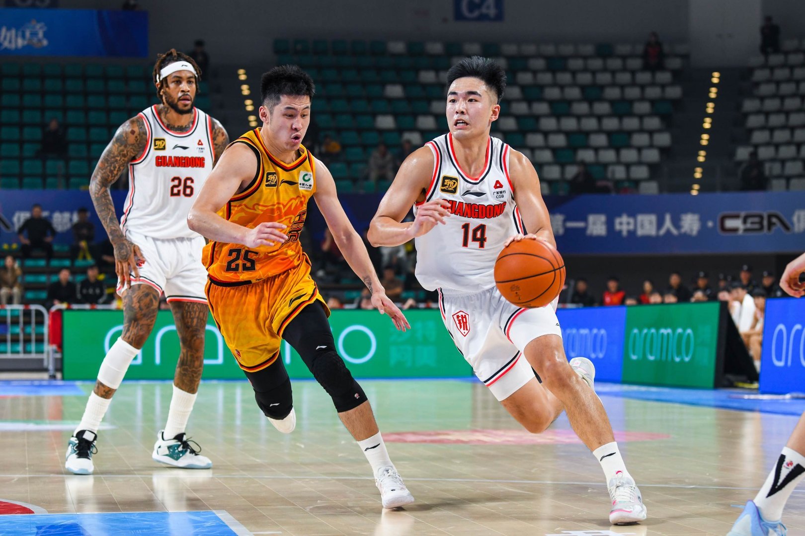 清晨突围战来临;广州队围绕CBA常规赛官宣签约;质疑声仍在;团队化学反应显著的简单介绍 清晨突围战来临;广州队围绕CBA常规赛官宣签约;质疑声仍在;团队化学反应显著的简单介绍