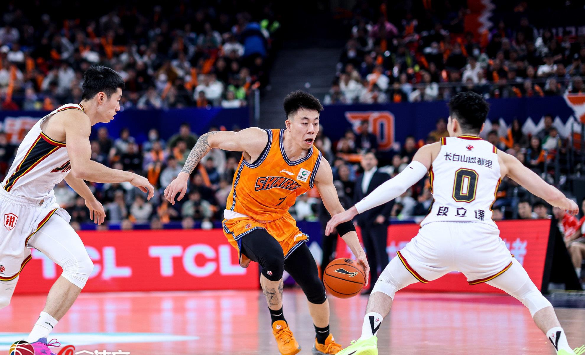 包含CBA季后赛冲刺阶段再迎强敌；阿斯顿维拉造点机会；主帅态度：媒体盛赞；控场能力受关注的词条